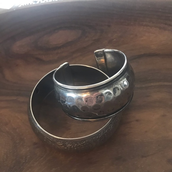 (3) Beautiful Bracelets Metal - Picture 5 of 8